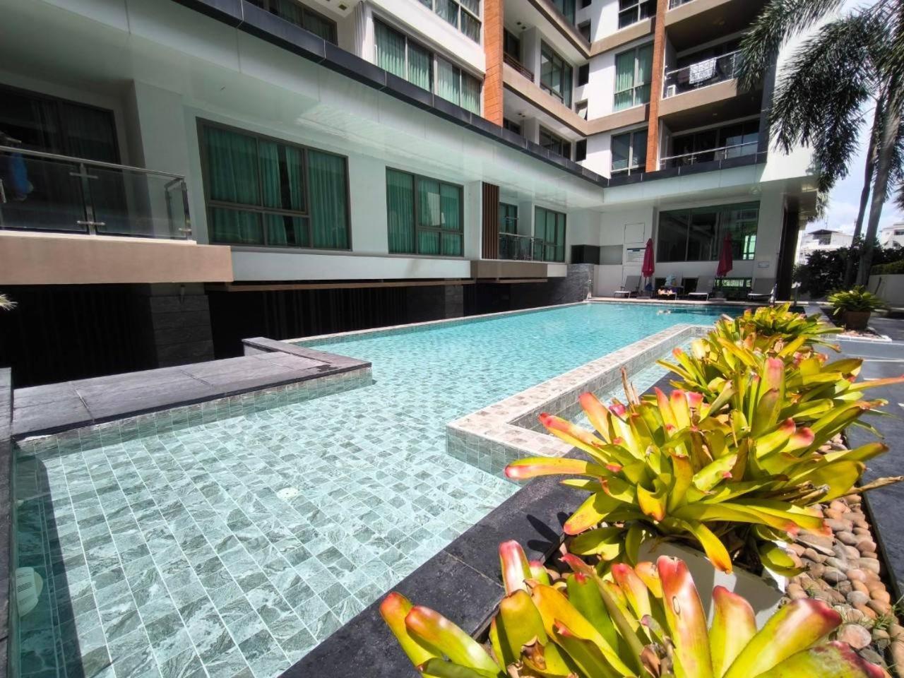 The Urban City Center By Fantasea Beach Pattaya Eksteriør bilde
